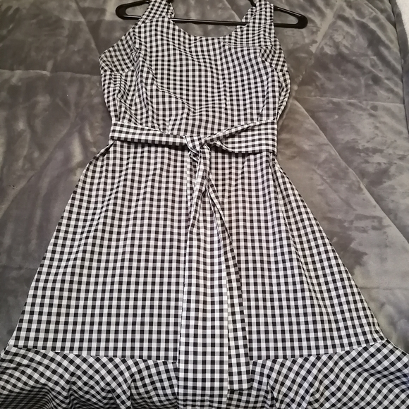 Bundle of 3 Suzy Shier dresses - Picture 2 of 14